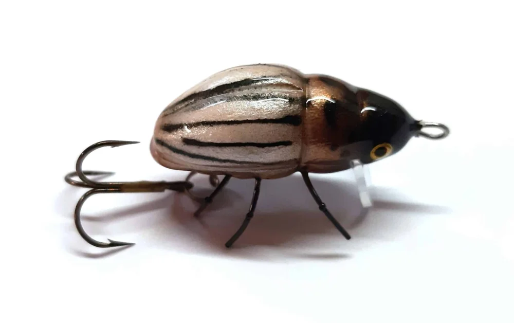 Super okazja Microbait Wobler Smużak Colorado Beetle 2,4cm Pearl Brown